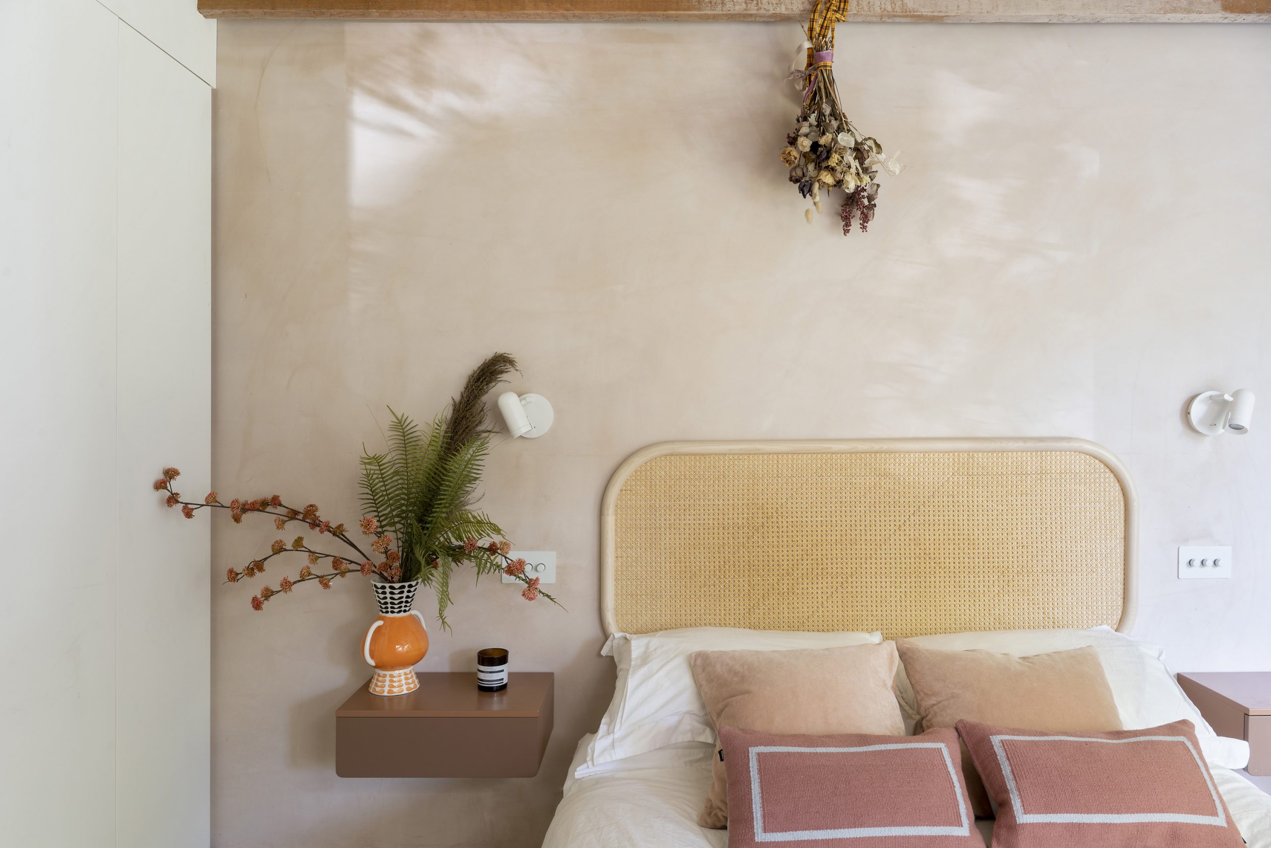 As a design-led estate agent in London, we sell beautiful London homes by providing a white-glove service at every stage of your journey
